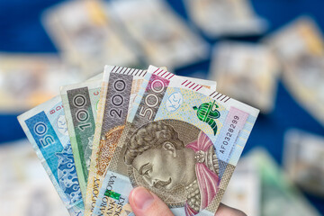 Polskie pieniądze banknoty z bliska, izolowana gotówka pln - obrazy, fototapety, plakaty