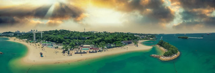 Wandcirkels aluminium Sentosa Beach, Singapore. Aerial view of beach and coastline on a sunny day © jovannig