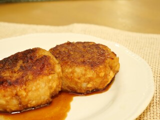 摺り下ろした蓮根とハンペンの照り焼き、ハンバーグ風