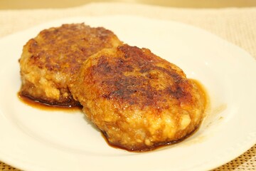 摺り下ろした蓮根とハンペンの照り焼き、ハンバーグ風
