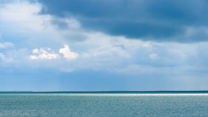 Obraz premium Beach and cloudy sky, design element in Varadero, Cuba