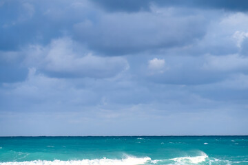 Obraz premium Beach and cloudy sky, design element in Varadero, Cuba