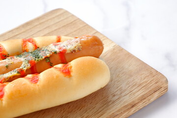 おいしそうなフランクフルトソーセージパン（ホットドッグ）
