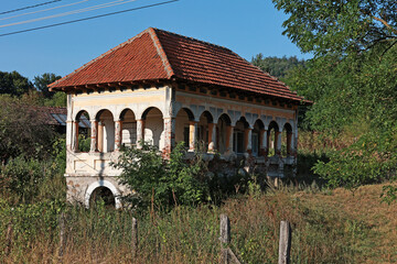 Fototapeta na wymiar Traditional old house in the countryside in Romania.