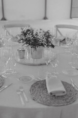  negro, boda, colores, flores, mesas, vajilla, cuberteria, manteleria, marcasitios, corbata, blazer, zapapatos, sillas, copas, ceremonia, bebida, comida, blanco, color, bodas
