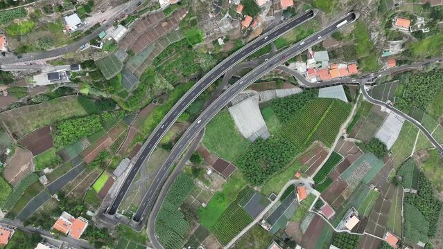 autopista desde punto de vista aereo