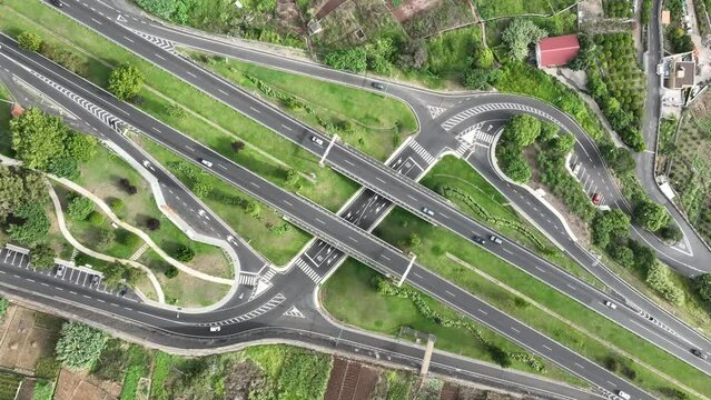 autopista desde punto de vista aereo