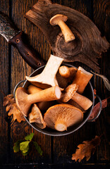 raw mushrooms, fresh mushrooms on cutting board - 720308287