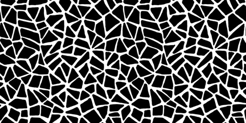 Seamless playful hand drawn black and white cracked cobblestone tile mosaic fabric or wallpaper pattern. Abstract cute broken kintsugi polygons background texture in a trendy doodle line art style. - obrazy, fototapety, plakaty