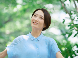 女性・新緑