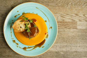 Beef with hungarian hunter's sauce, bread dumplings and bread chips