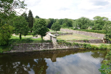 Fototapeta na wymiar Wassergraben in der Festungsstadt Festung Saarlouis