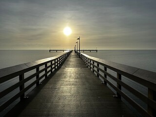 Obraz premium pier in the sunrise