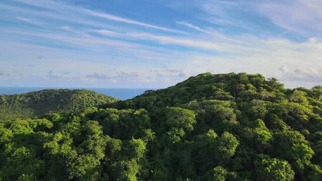 Plan de drone d'&icirc;le d&eacute;serte paradisiaque