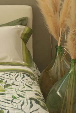 Letto bianco e verde