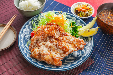 鶏もも肉の山賊焼き