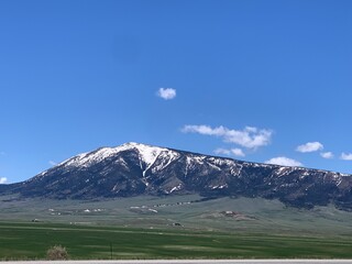 Fototapeta premium Snowcapped mountain near Medicine Bow Peak in Wyoming