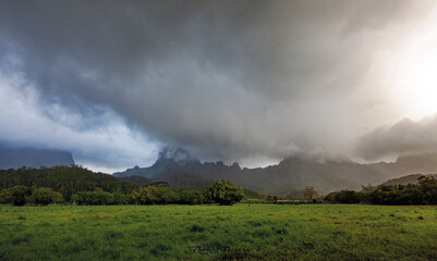 Storm in the middle of Moorea Island, French Polynesia - obrazy, fototapety, plakaty