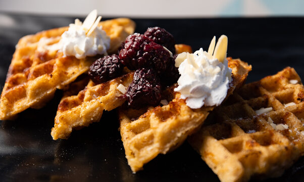 Waffles con crema batida