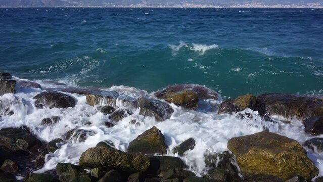 Onde sugli scogli - 5