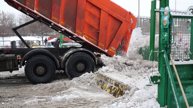 Tipper is standing next to the shafts to grind snow 