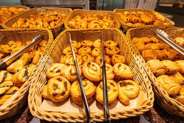 大型客船ビュッフェスタイルレストランのパン