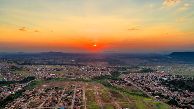 Por do Sol em Cana&atilde; dos Caraj&aacute;s, Par&aacute;, Brasil 