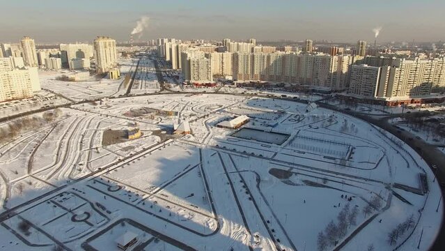 Park on square with traffic on roundabout in megapolis