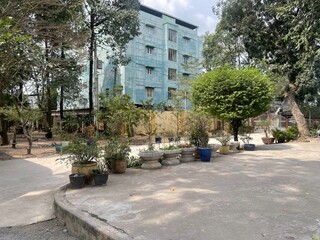 self-formed streets like Ton That Tung computer street;In the first days of arriving at Saigon station, I lost sleep because of the train whistle and the sound of iron wheels grinding on the highway