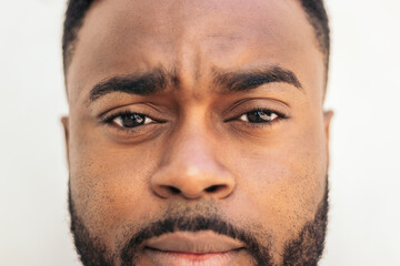 Obraz premium Close-up of a confident black businessman looking at camera