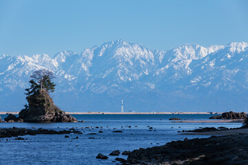 雨晴海岸・女岩と立山連峰
