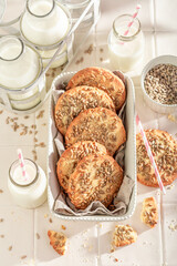Crunchy sunflower seed cookies made of flour and vanilla.
