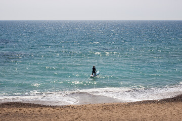 Fototapeta na wymiar Paddle surf en aguas tranquilas