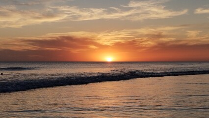 Puesta de sol en balneario Monte Hermosso