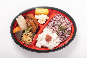 つくね照り焼きと黒米ともち麦ご飯弁当
