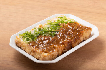 揚げ出し豆腐の肉味噌あんかけ