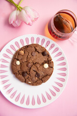 chocolate chip cookies and tea 