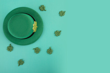 green irish leprechaun hat with shamrocks on green background, saint patrick day