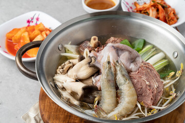 Galbi-tang, Seolleong-tang, Naju-gom-tang, Yukgaejang, Bibim-myeon, Cold Noodles, Cold Noodles, Korean food, Beef Galbi octopus shrimp hot pot, Sogal-nak-sae hot pot, Son Mandu, Dumpling, Dumpling