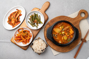 Stir-fried tripe, pork tripe, dakdoritang, dakdoritang, dakdoritang, stir-fried spicy pork, doenjang stew, kimchi stew, Korean food, traditional food, side dishes