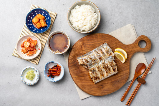 Korean food, Korean food, fish dishes, grilled fish, mackerel, grilled mackerel, grilled mackerel, hairtail, side dishes