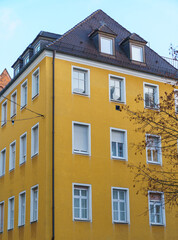 Fototapeta na wymiar Facade of a yellow house