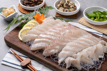 Raw flatfish, raw flatfish, raw fish, raw rockfish, side dishes, soy sauce, wasabi, chopsticks, Japanese, sushi