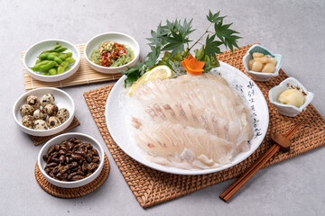 Raw flatfish, raw flatfish, raw fish, raw rockfish, side dishes, soy sauce, wasabi, chopsticks, Japanese, sushi