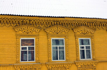 Fototapeta na wymiar Minsk. Belarus. October 15, 2021. An old wooden house of yellow color. Architecture of the last century