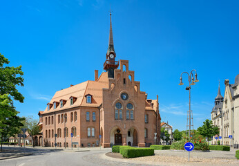 Das denkmalgeschützte Nauener Rathaus mit seiner markanten Giebelwand, Ansicht von Osten -...