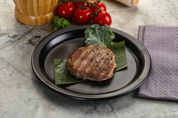 Grilled tuna medallion in the plate