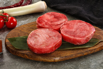 Delicous raw tuna medallion for cooking