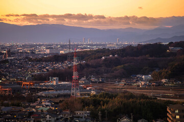 Crepúsculo Urbano: Onde a Cidade Encontra o Céu
