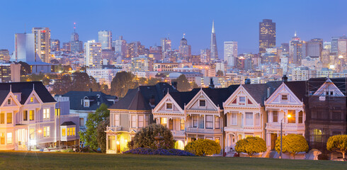 viktorianische Häuser am Alamo Square, San Francisco, Kalifornien, USA